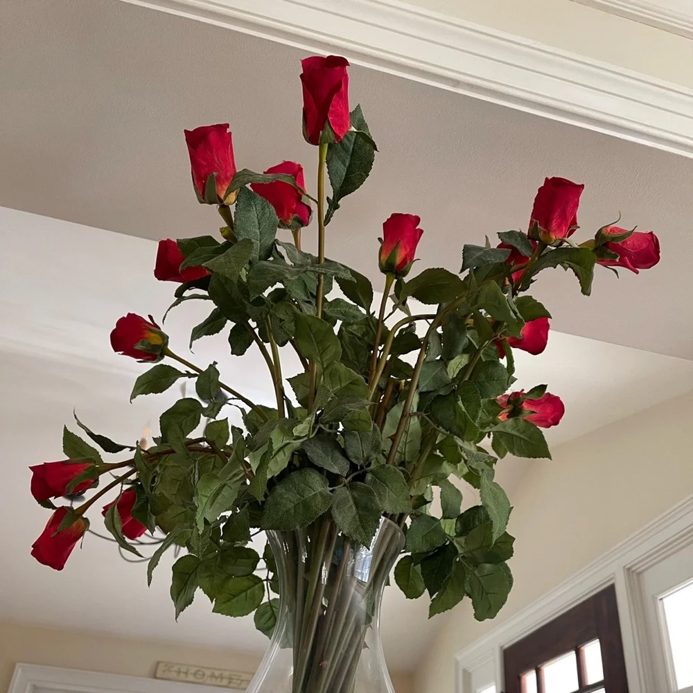 Giant Long Stemmed Red Silk Roses / Glass Vase: High End - Picture 3 of 4
